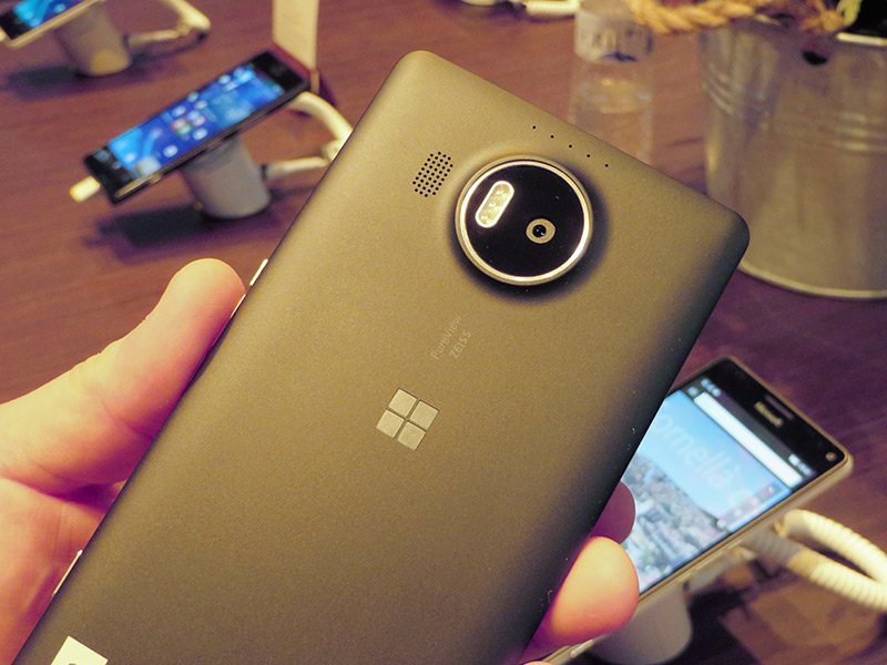 Il restro del Microsoft Lumia 950 XL.