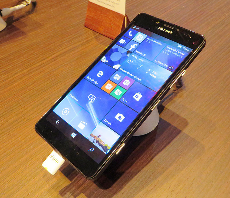 067_Microsoft_Lumia_950