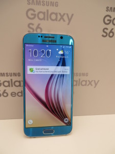 Il fratello "minore", il Galaxy S6 "liscio"