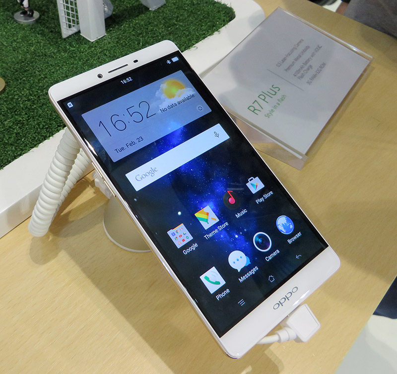 Oppo R7 Plus.