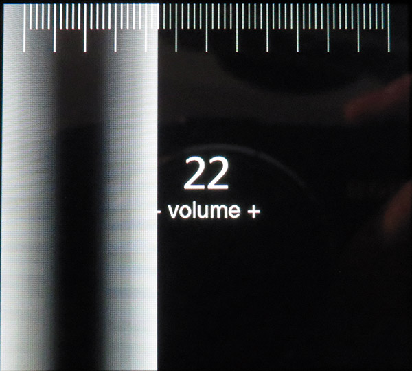 La manopola del volume, grazie ai microscatti, permette una regolazione perfetta del volume di ascolto. Nelle impostazioni è possibile configurare il verso preferito per alzare o abbassare il volume.