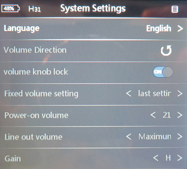 Le opzioni di configurazione sono complete; si possono gestire due modalità di equalizzazione con 10 bande disponibili. Manca la lingua italiana.