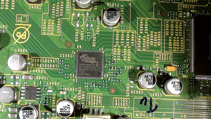 La gestione delle porte HDMI è affidata all’integrato Silicon Image Sil9587. 