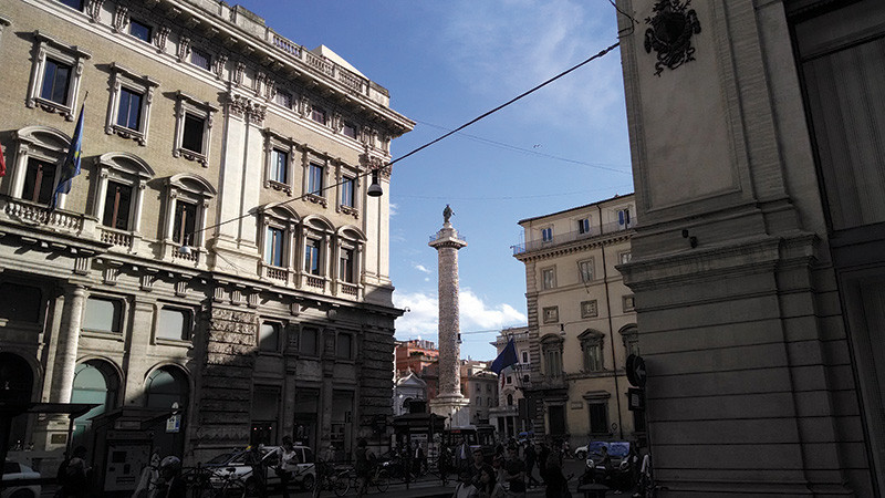 Le foto riprese dal sensore da 10 megapixel in dotazione sono di discreta qualità; poco rumore e buona resa cromatica caratterizzano le immagini.
