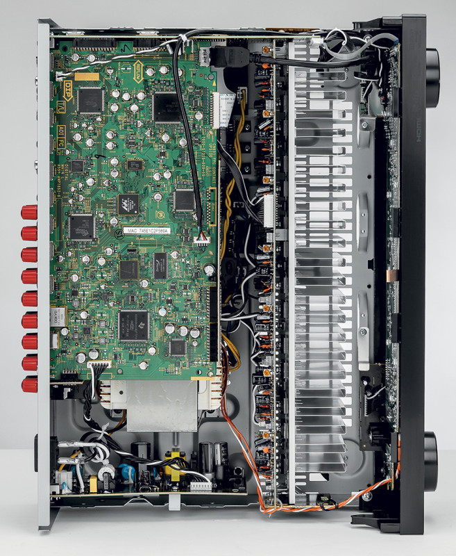 Interno del Pioneer VSX-923-K 