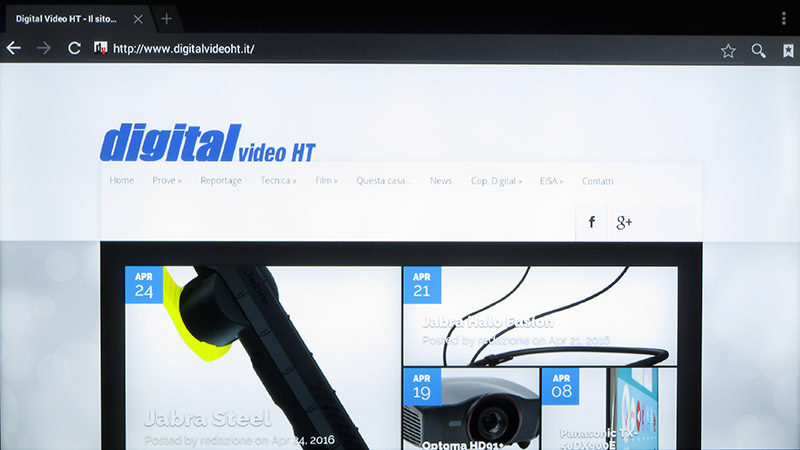 Con la tastiera QWERTY e l'air mouse integrati nel telecomando diventa molto più semplice sfruttare il browser Internet.