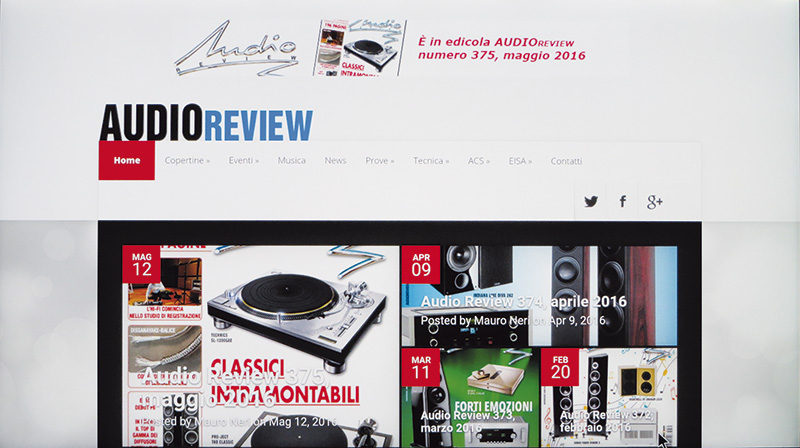 Il software integrato per la navigazione è basato su Opera Browser.