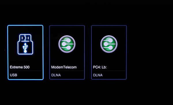 Selezionando la voce "Media", se il TV è collegato in rete, vengono presentati anche i dispositivi compatibili DLNA.