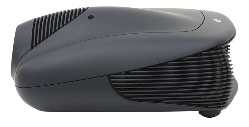 Il design dalle linee sinuose, con griglie di aspirazione e bombature accattivanti, richiama alla mente la carrozzeria di famose supercar.