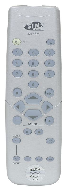 Il telecomando con tasti retroilluminati è ben bilanciato  e di uso intuitivo.