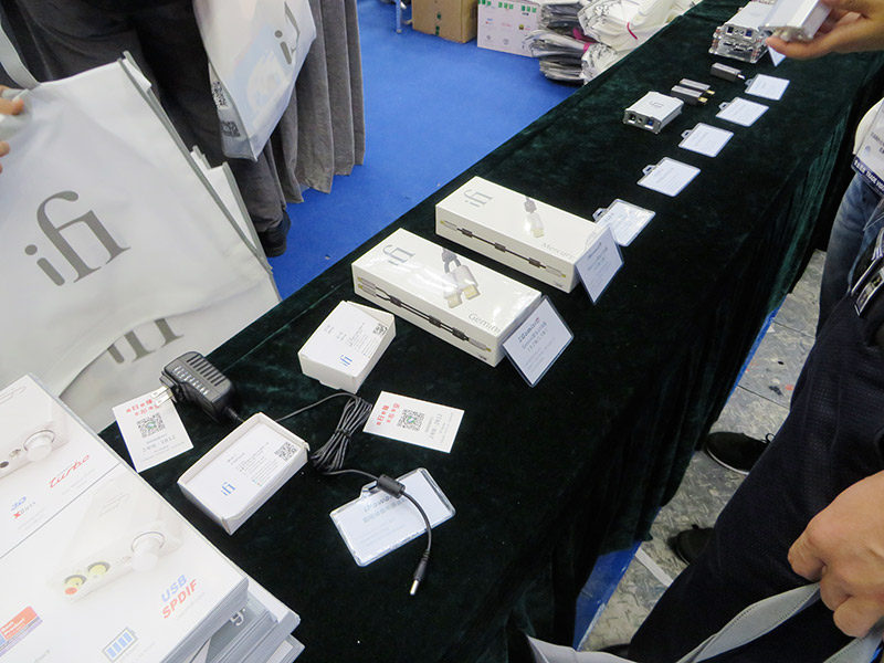 E lo stand con la produzione di iFi (qui ripresa solo in parte) .