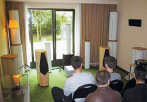Foto 2 - Una sala d’ascolto trattata con i DAAD, le trappole per basse frequenze della italiana Acustica Applicata.